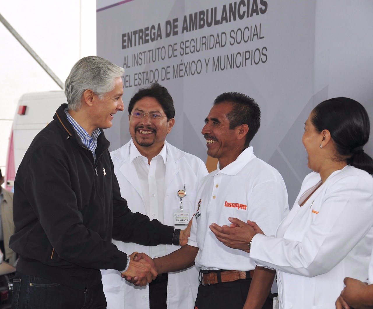 Entrega Alfredo del Mazo nuevas ambulancias al ISSEMYM para brindar mejores servicios de salud a