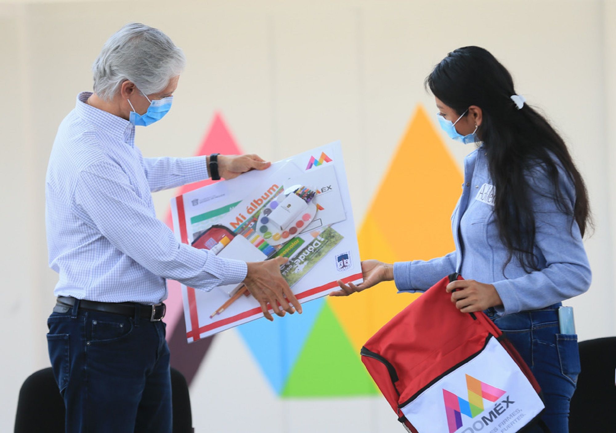 En apoyo a la economía familiar recibirán útiles escolares más de 3